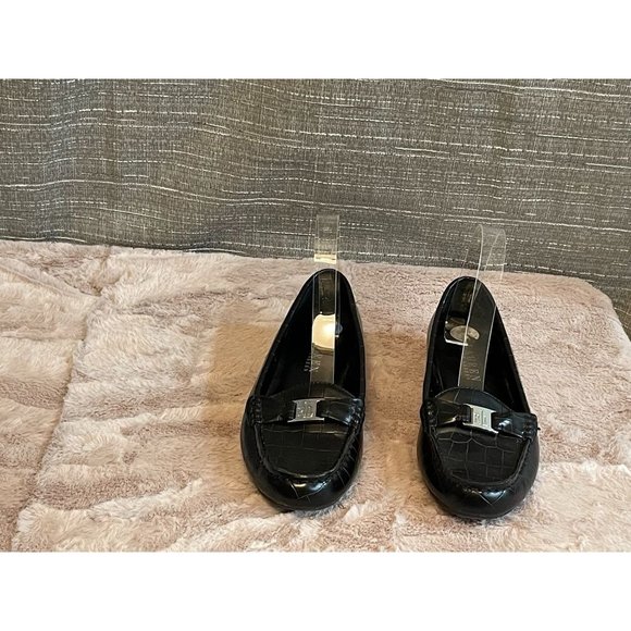 Ralph Lauren Shoes - ⭐️⭐️ Women's size 7.5 Ralph Lauren Loafers with silvertone buckle.  Super cute a
